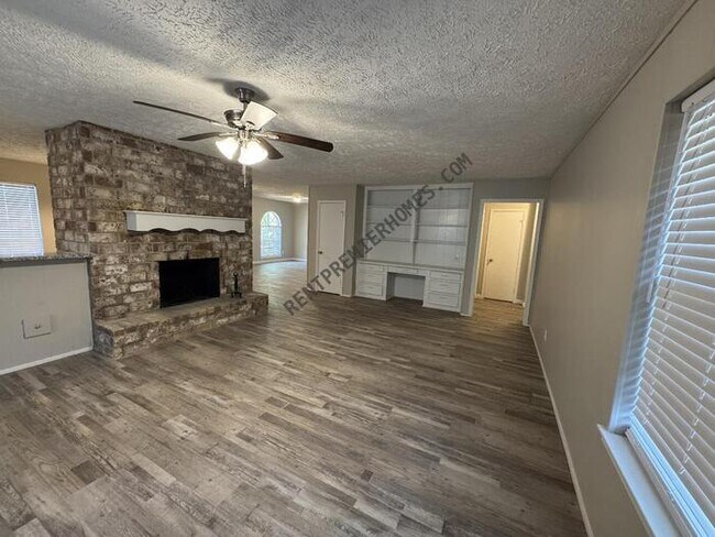 Building Photo - 3214 Three Pines Dr