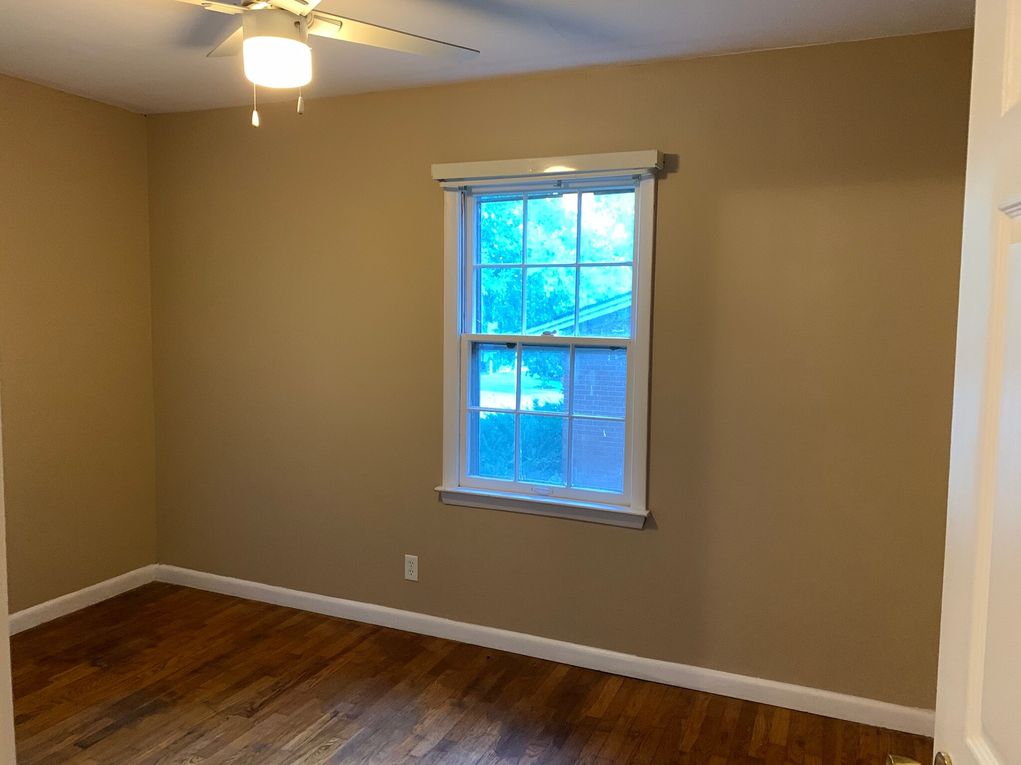 Building Photo - 272 Liverpool Rd