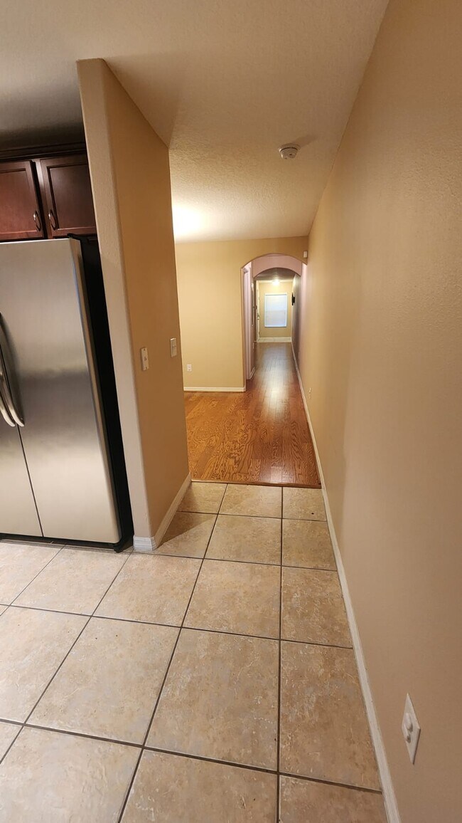 Building Photo - 372 Carina Cir