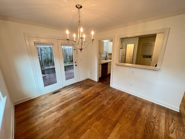 Building Photo - Cozy 3 bedroom home within minutes to Bond Park