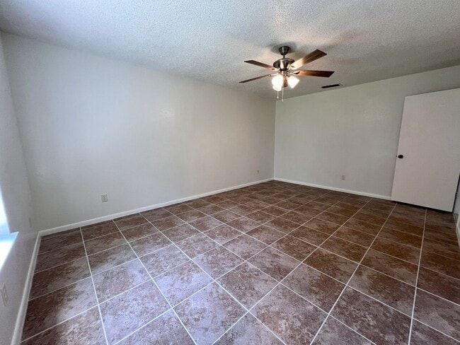Building Photo - Charming 3-Bedroom Home for Rent in Harker...