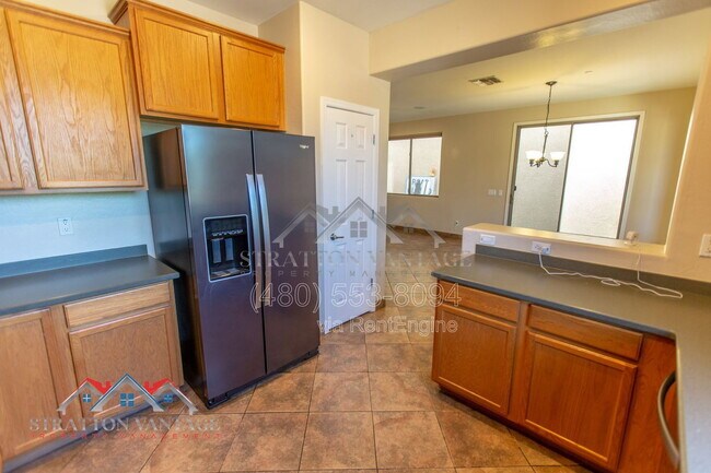 Building Photo - 9136 W Meadow Dr
