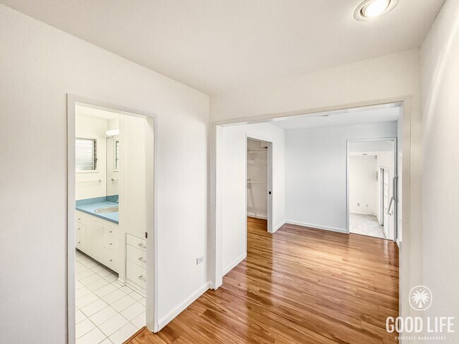 Building Photo - Beautiful 3BD/2BA W/ Private Pool, Garage, and A/C in Ocean Beach!