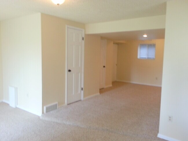 Building Photo - 1603 Cottonwood Dr