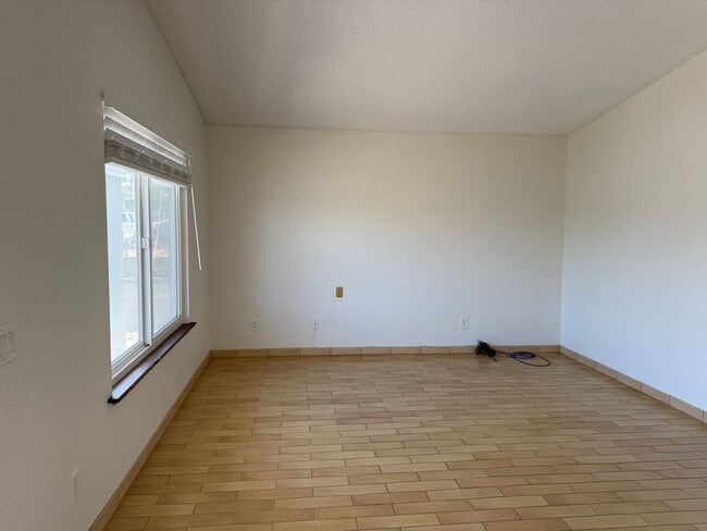 Building Photo - Charming 2-Bed, 2-Bath Duplex with Gardener's Backyard!