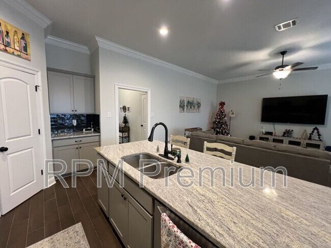 Building Photo - 14401 Sterling Oaks Dr