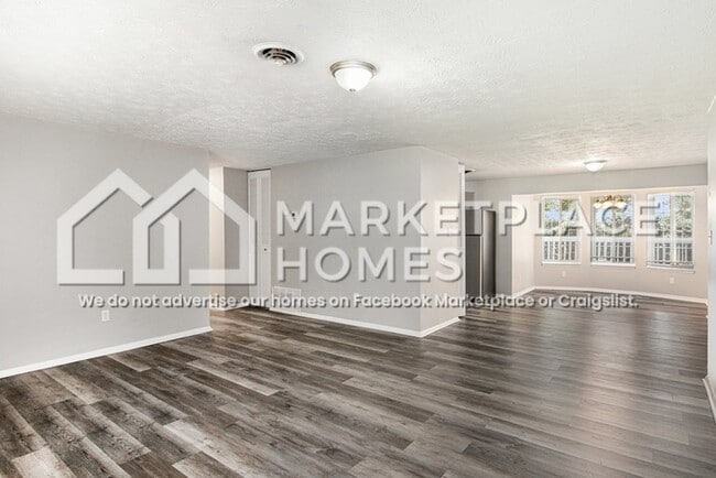 Building Photo - 1570 Meadowview Dr