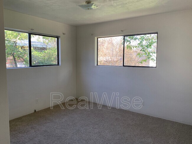 Building Photo - 860 Glendale Ave