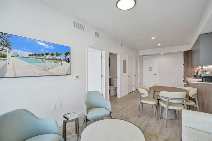 Building Photo - 580 72nd St