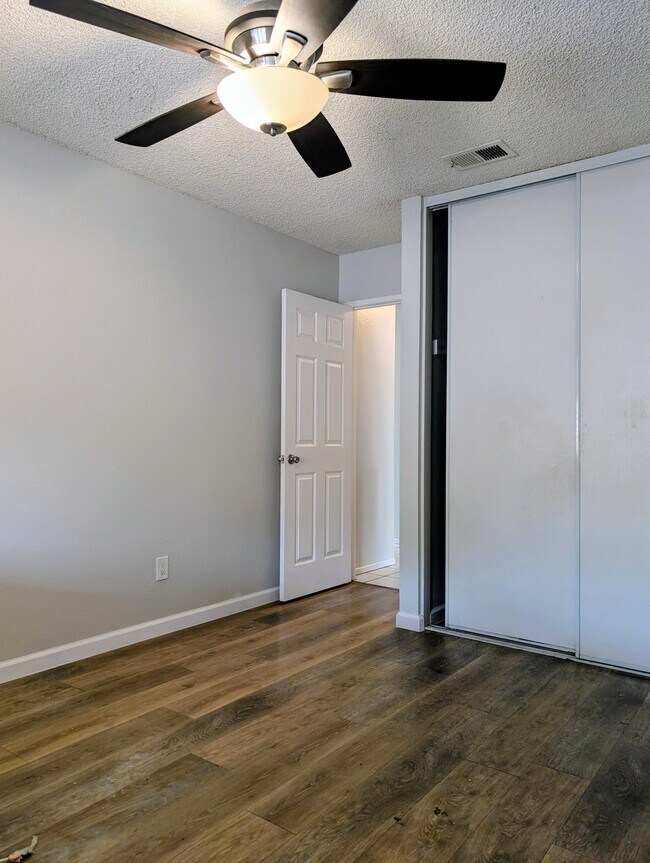 Building Photo - 2524 Plaza Serena Dr