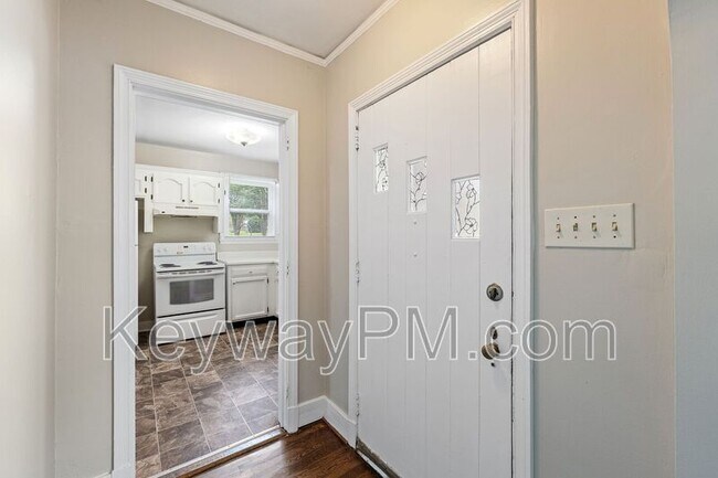 Building Photo - 2334 Redwood Dr