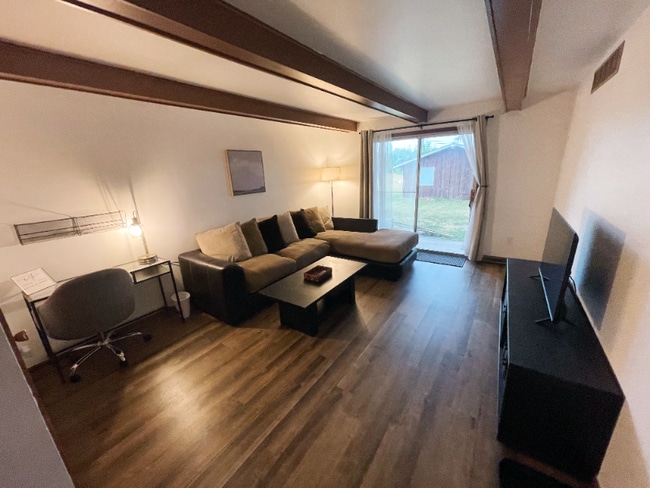 Building Photo - 2417 Quail Dr