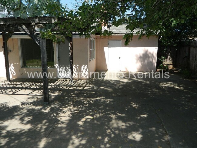 Building Photo - Charming Arden Area 3bd/1ba House with Garage