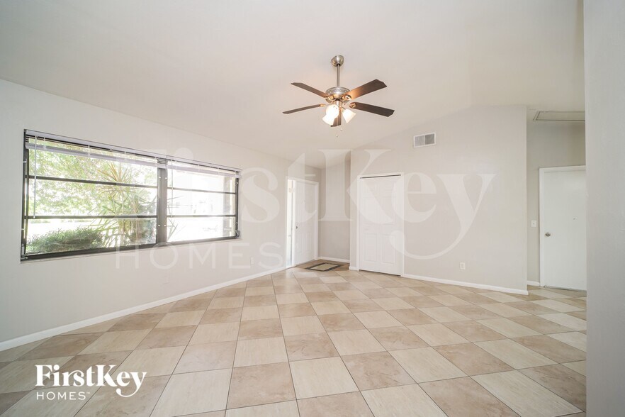 Building Photo - 4141 SW 6th Pl