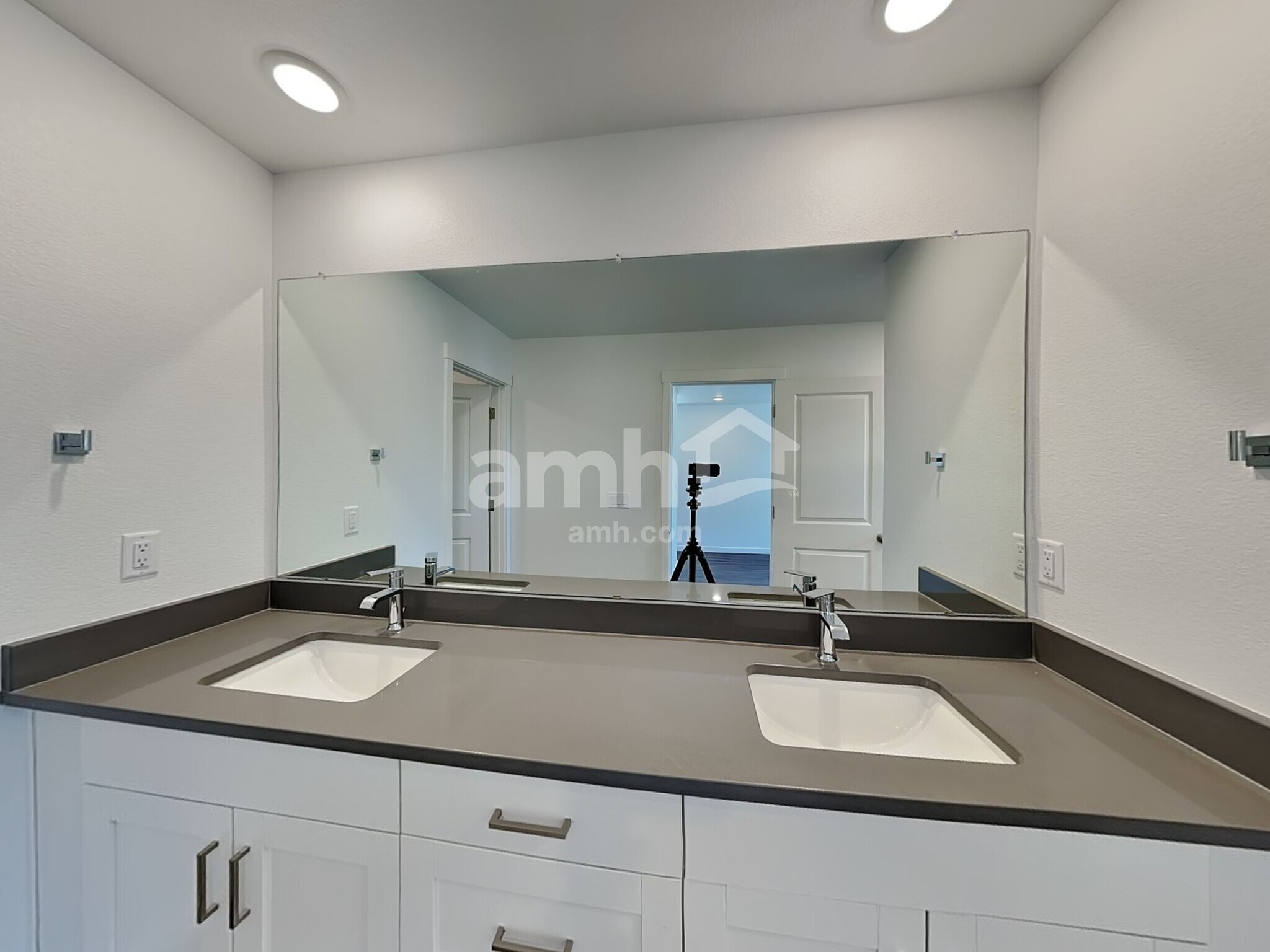 Building Photo - 23594 E 2nd Pl