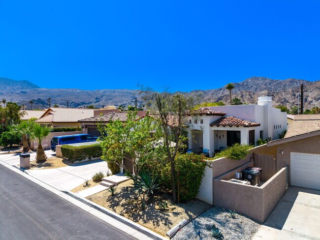 Building Photo - 53385 Avenida Mendoza