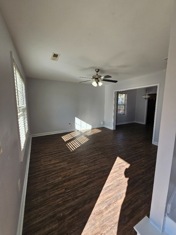 Building Photo - 527 Walter St