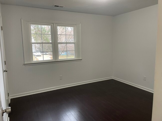 Building Photo - 6909 Glendower Rd