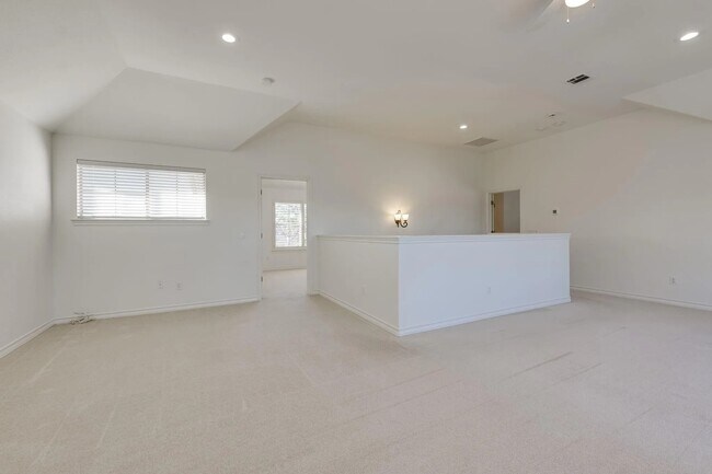 Building Photo - 132 Lakeway Dr