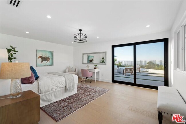 Building Photo - 15655 Castlewoods Dr