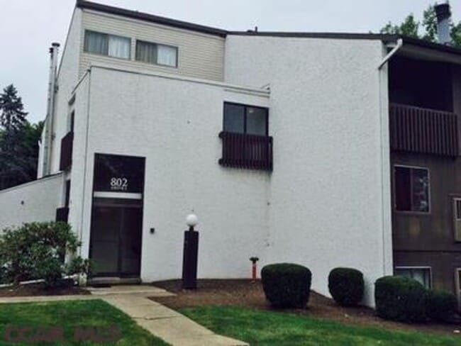 Building Photo - Amite condo available August!