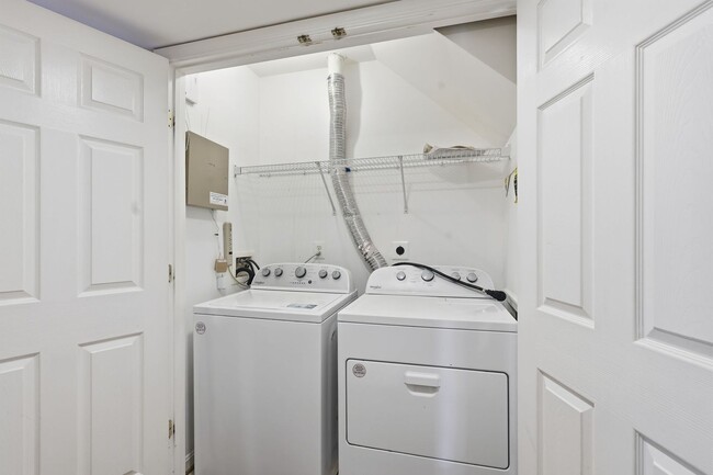 Building Photo - Unbeatable location near Lake Ridge Park and Marina, offering boating, fishing, wildlife and bird...