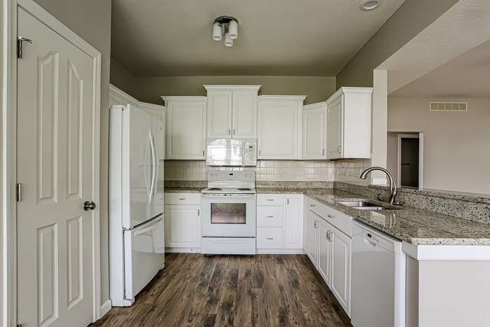 Building Photo - 7337 Old Creek Ln