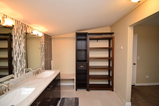 Building Photo - 1373 S 200 E