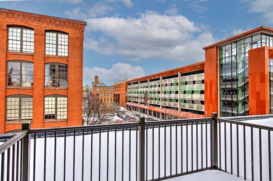 Building Photo - 123 Friendship St