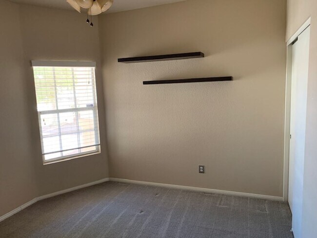 Building Photo - SINGLE STORY WITH A 3 CAR GARAGE IN HENDERSON!!!!