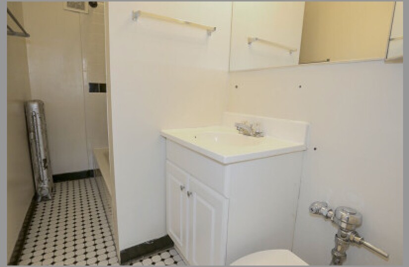 Building Photo - 3755 N Pine Grove Ave