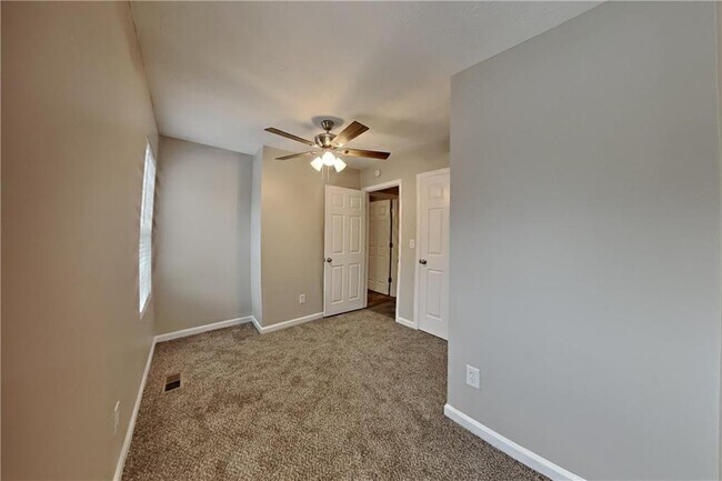 Building Photo - 5105 N Bridges Dr