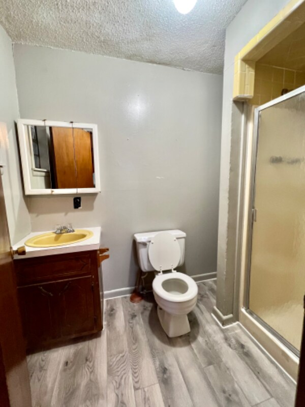 Building Photo - 722 Walnut Rd