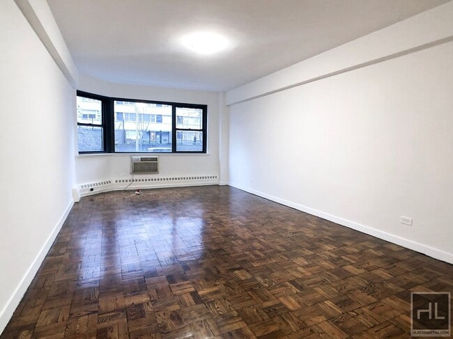 Building Photo - 219 E 69th St