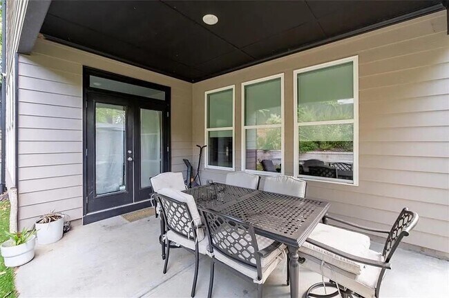 Building Photo - 813 Coleman St SW