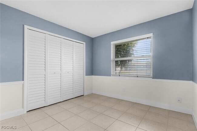 Building Photo - 930 SW 37th Ln