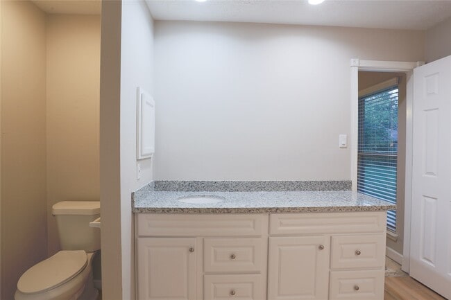 Building Photo - 7110 Yardley Dr