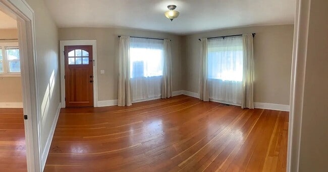 Building Photo - $2,750 - Two Bedrooms, Two Bathrooms, With Bonus Room And Large Yard, Ready For Lease!