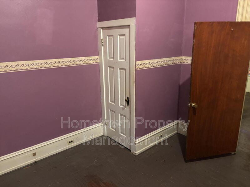 Building Photo - 319 E Sunbury St