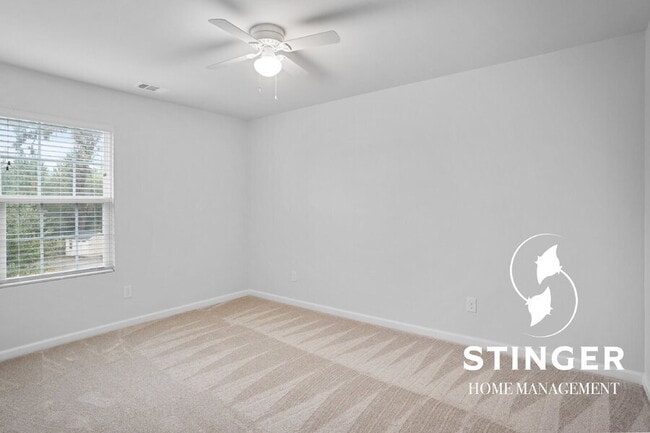 Building Photo - 108 Saluda Way