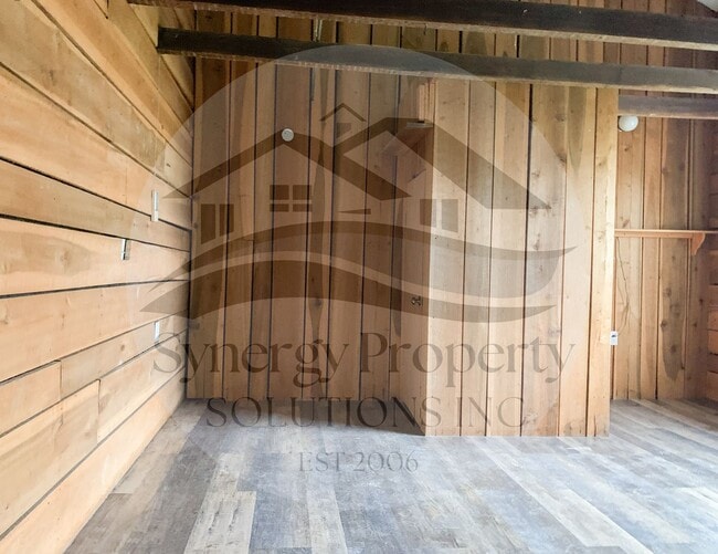 Building Photo - Main St E 12