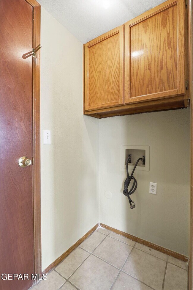 Building Photo - 6900 Imperial Ridge Dr
