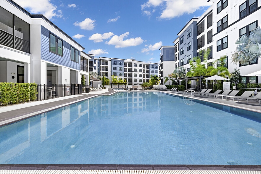 Primary Photo - The Pointe on Westshore