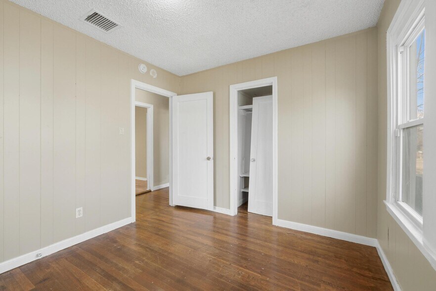 Building Photo - 2857 S 5th St