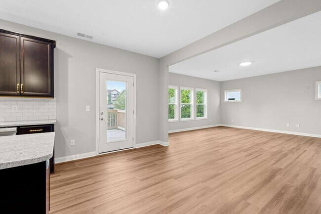 Building Photo - 453 Friendly Ave