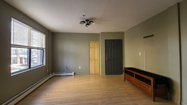 Building Photo - 4905 Park Ave
