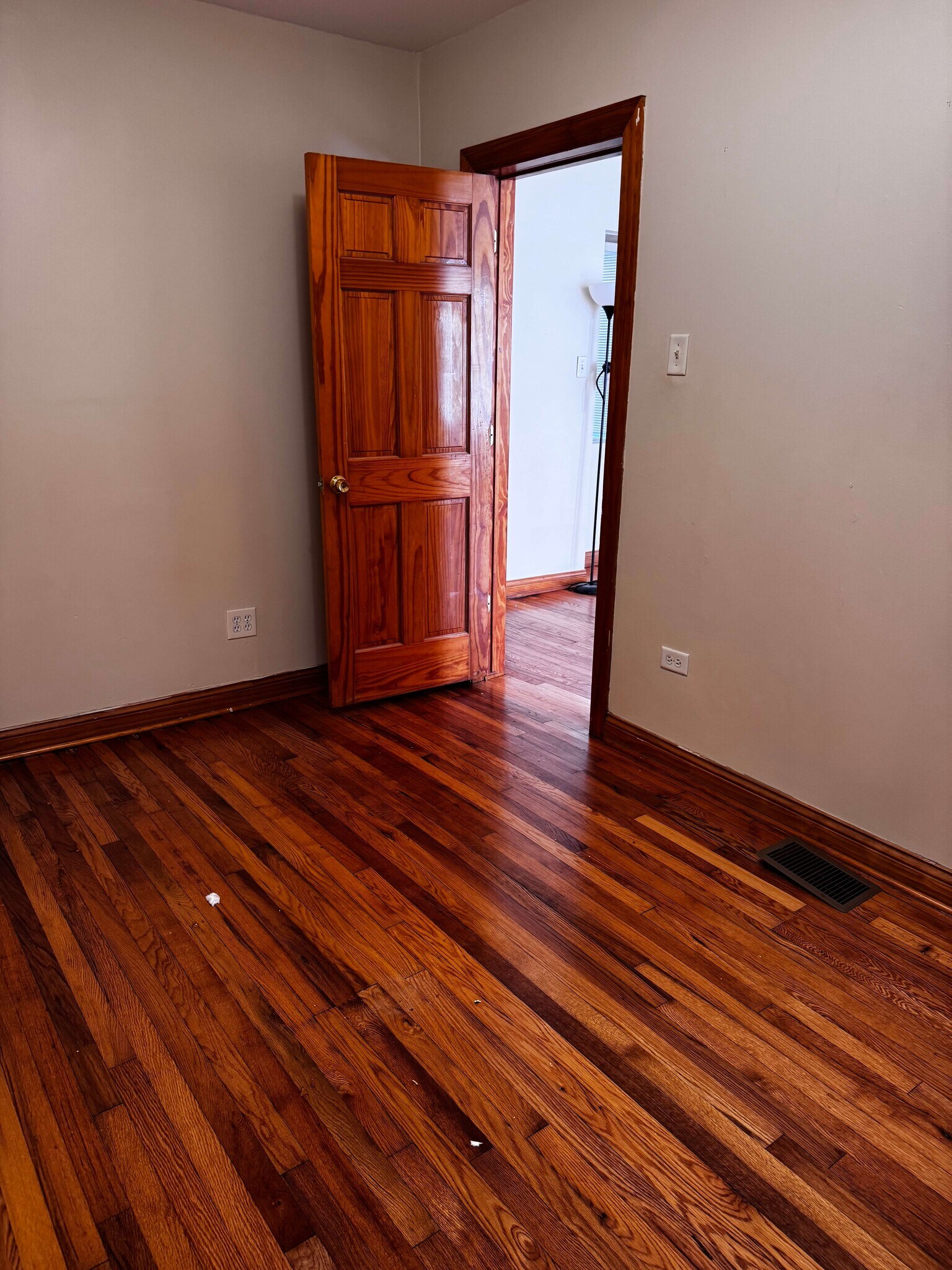 Building Photo - 3441 N Ridgeway Ave