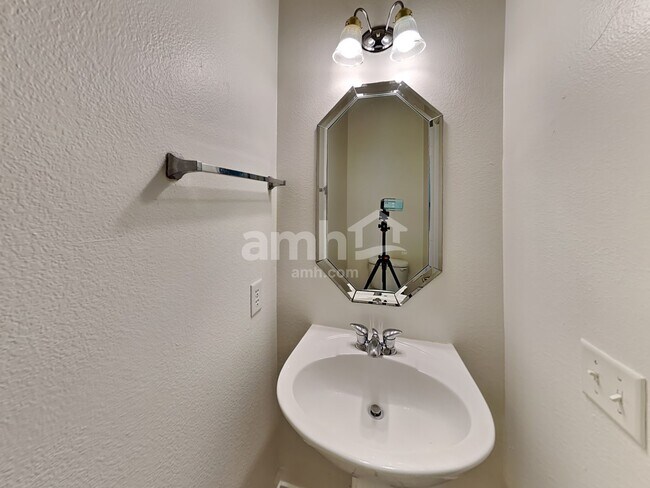 Building Photo - 2516 Aiken Ln