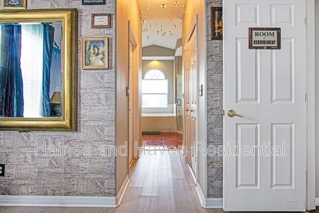 Building Photo - 403 Corvina Dr