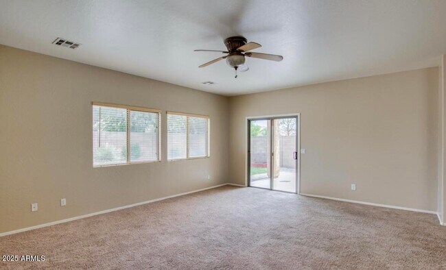 Building Photo - 388 E Palomino Way